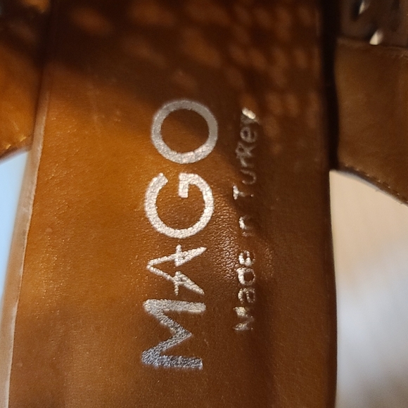 Mago Women's Brown Perforated Leather Peep Toe Heels Sandals ( US 6) - Picture 5 of 10